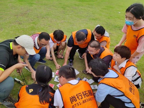 遠(yuǎn)程監(jiān)控,報(bào)警巡邏,清機(jī)加鈔,清分整點(diǎn),憑證寄庫(kù),頭寸箱寄庫(kù),商鋪安保,智能家居